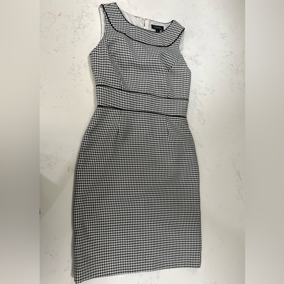 Black and White Sheath Midi Dress with Bateau Neckline - Picture 8 of 16